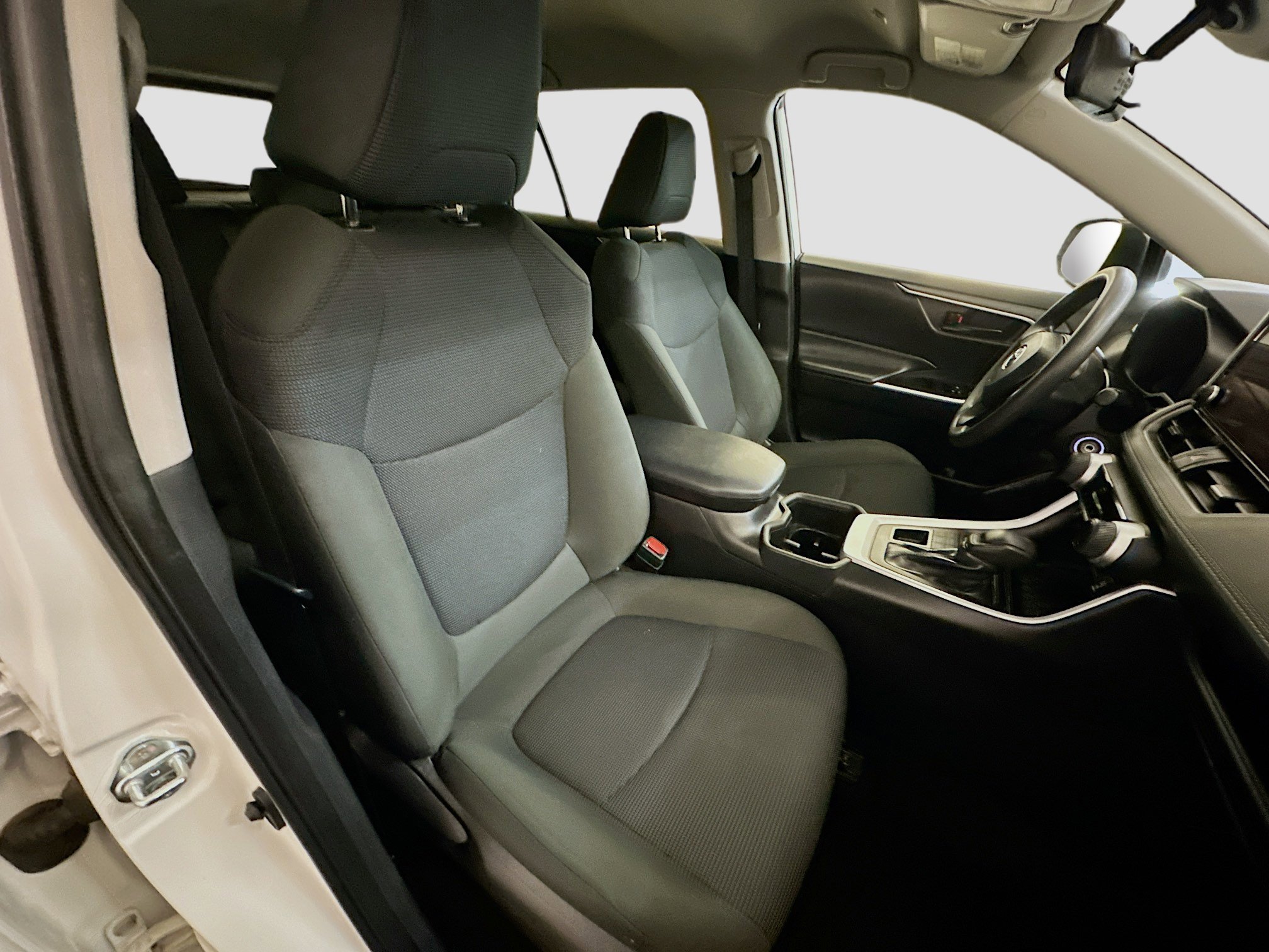 Used 2024 Toyota RAV4 LE image 32