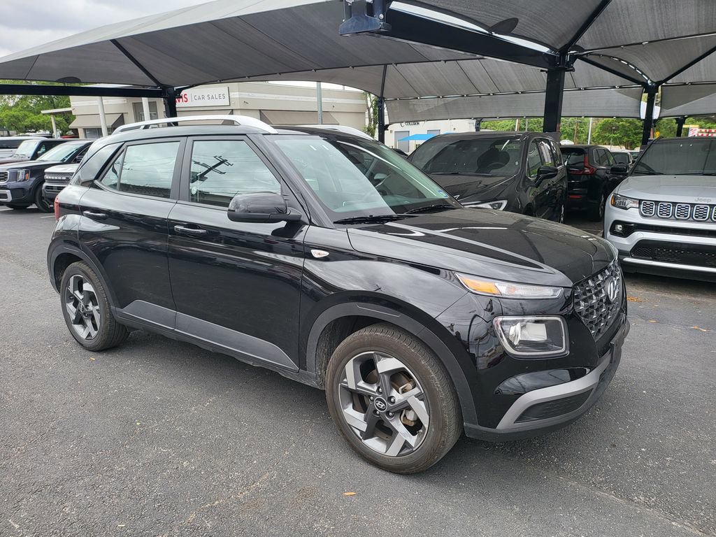 Used 2025 Hyundai Venue SEL image 13