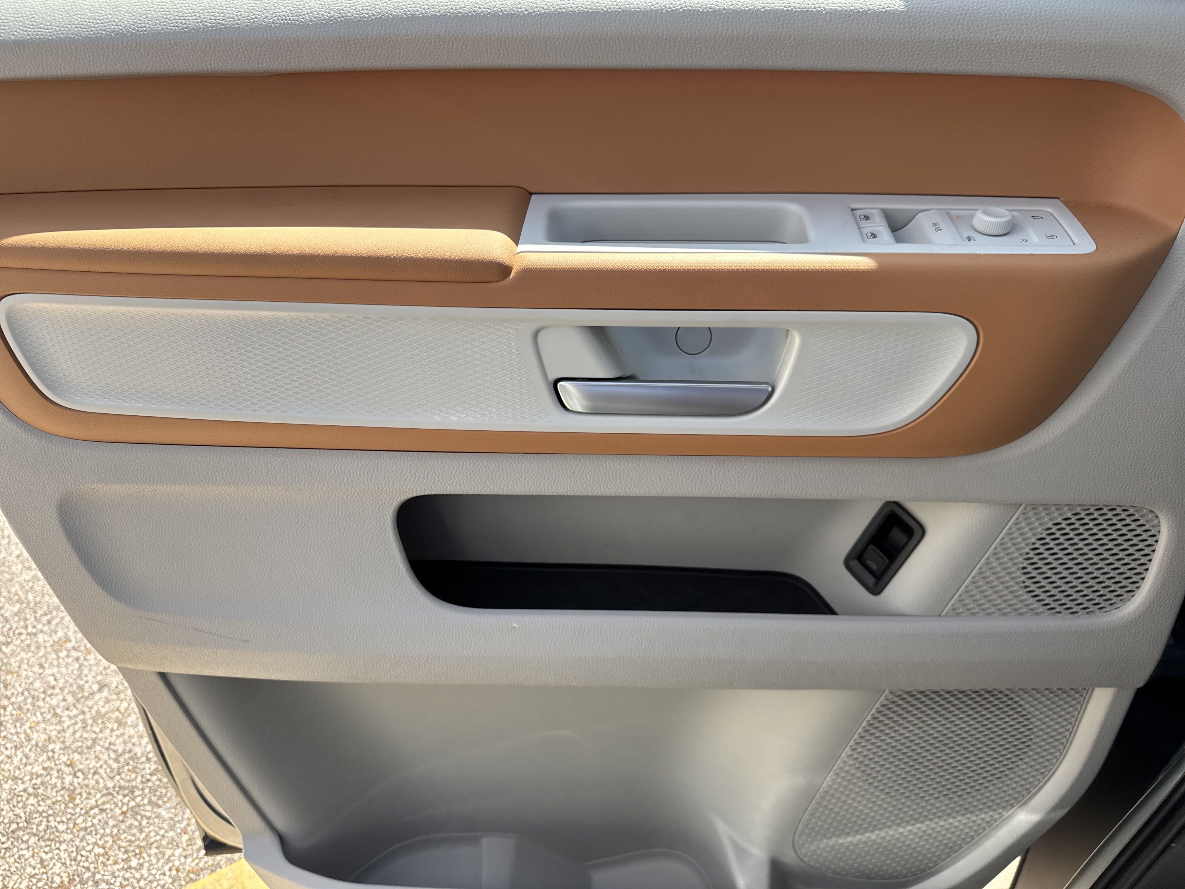 New 2025 Volkswagen ID. Buzz 1st Edition image 8