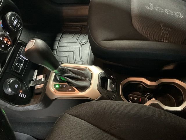 Used 2017 Jeep Renegade Latitude w/ Popular Equipment Group image 16