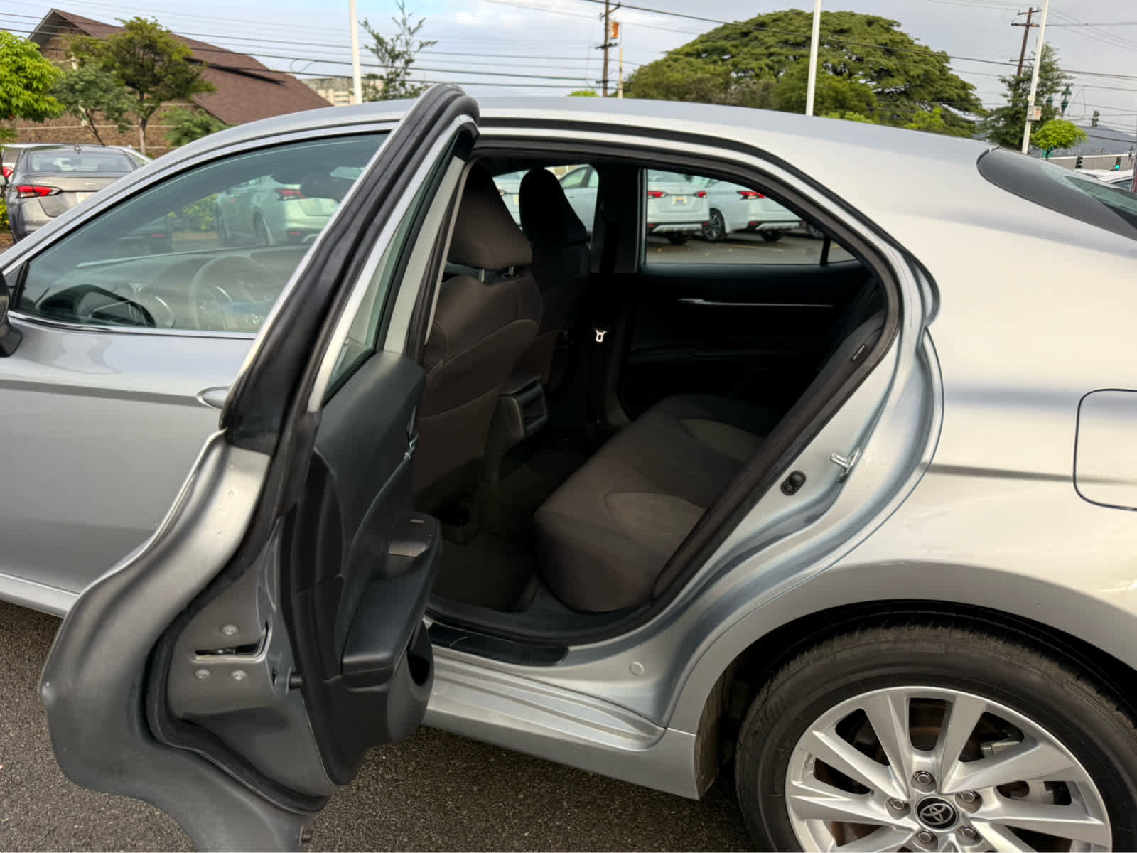 Used 2023 Toyota Camry LE image 9