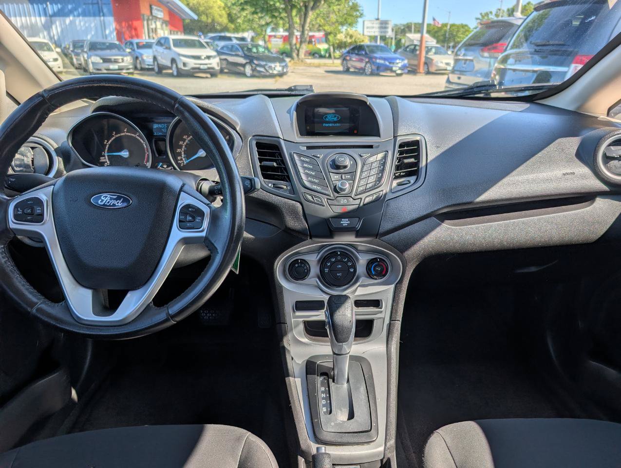 Used 2015 Ford Fiesta SE FWD image 29