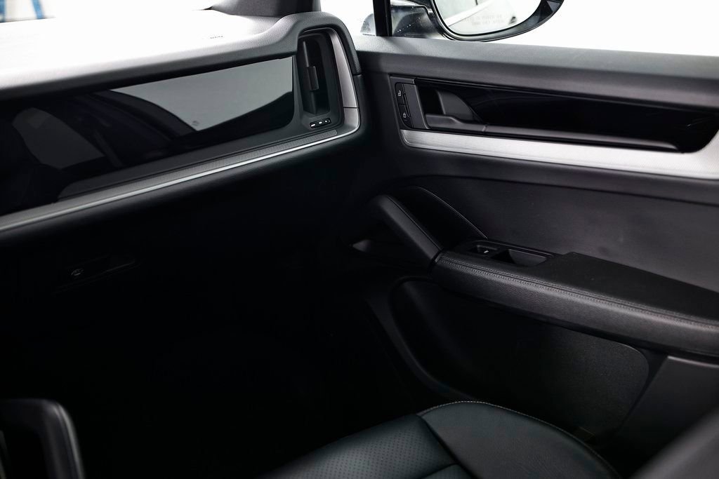 Certified 2024 Porsche Cayenne AWD/4WD image 29