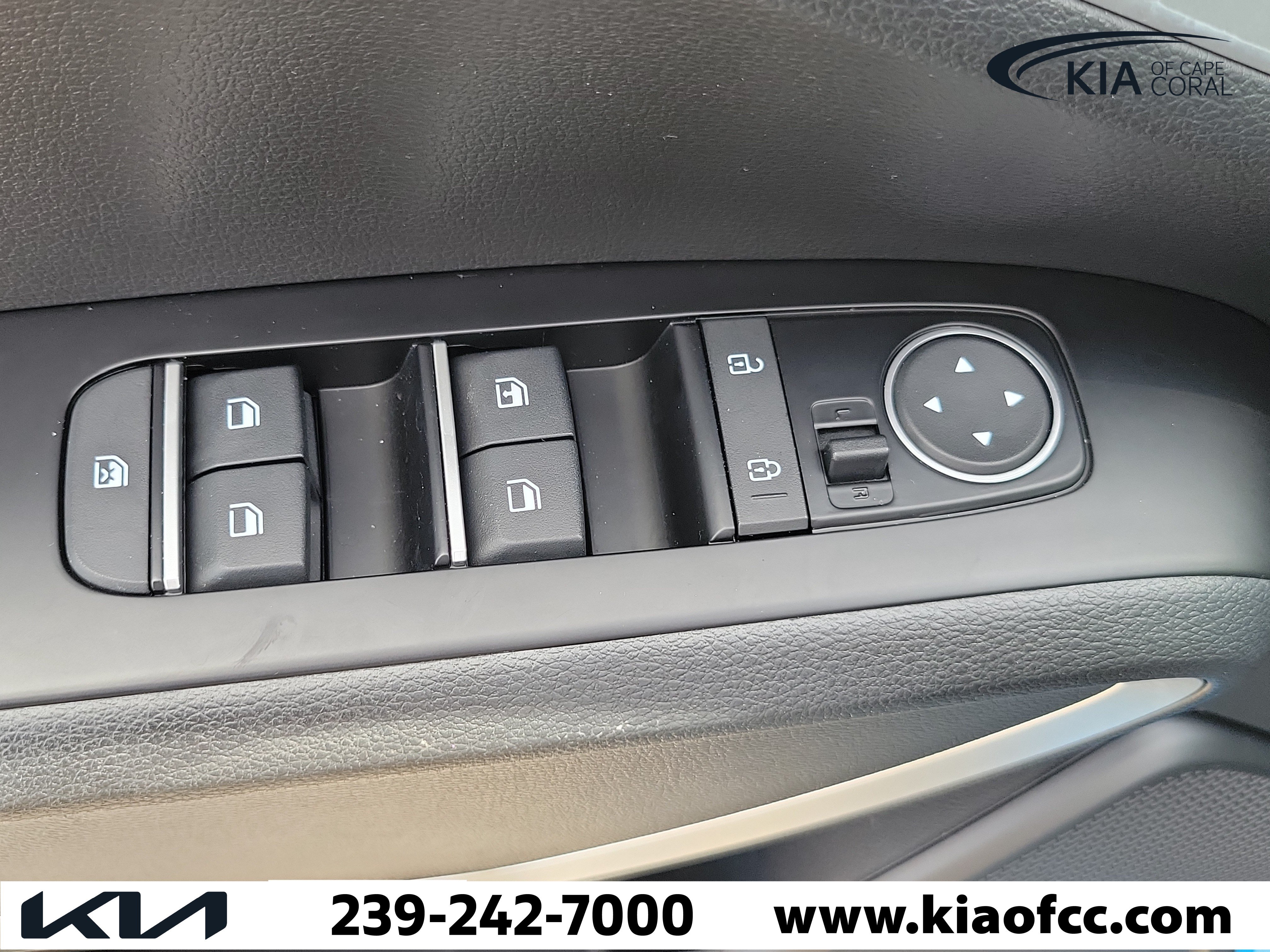 Certified 2025 Kia Soul S FWD image 24