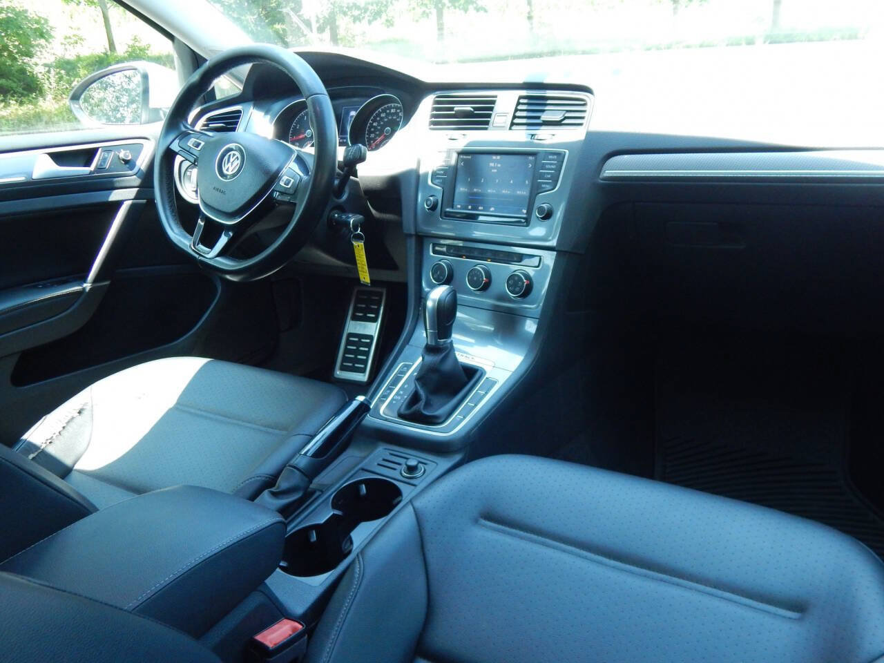 Used 2017 Volkswagen Golf Alltrack AWD/4WD image 16