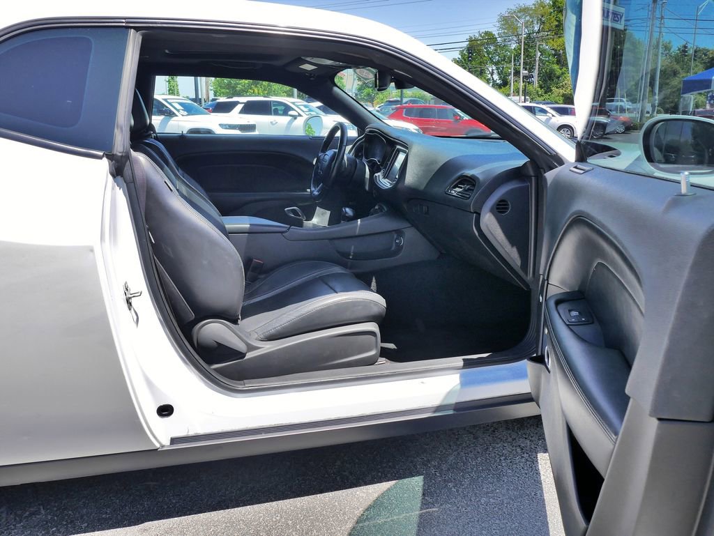 Used 2016 Dodge Challenger R/T Plus RWD image 10