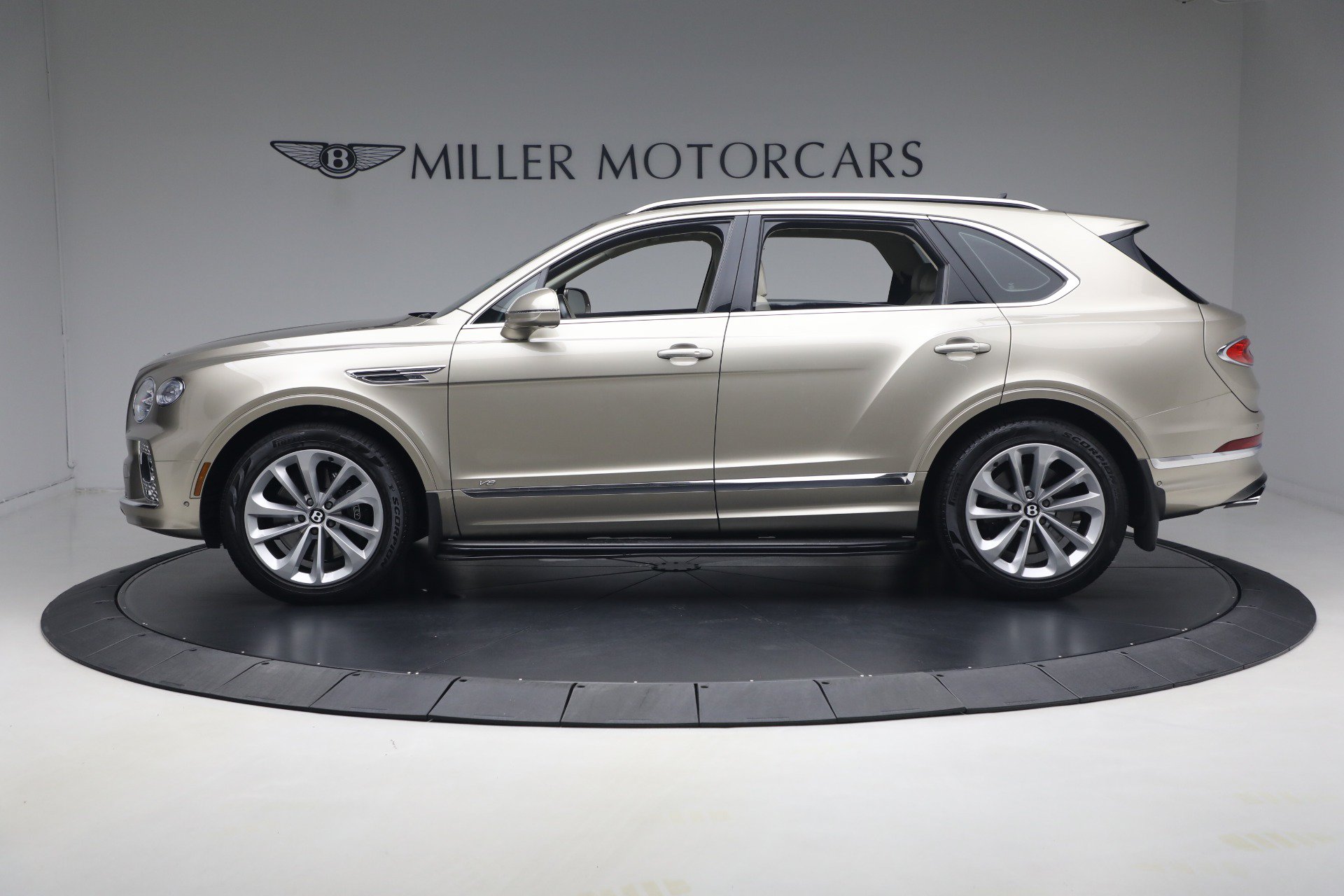 Certified 2021 Bentley Bentayga AWD/4WD image 3