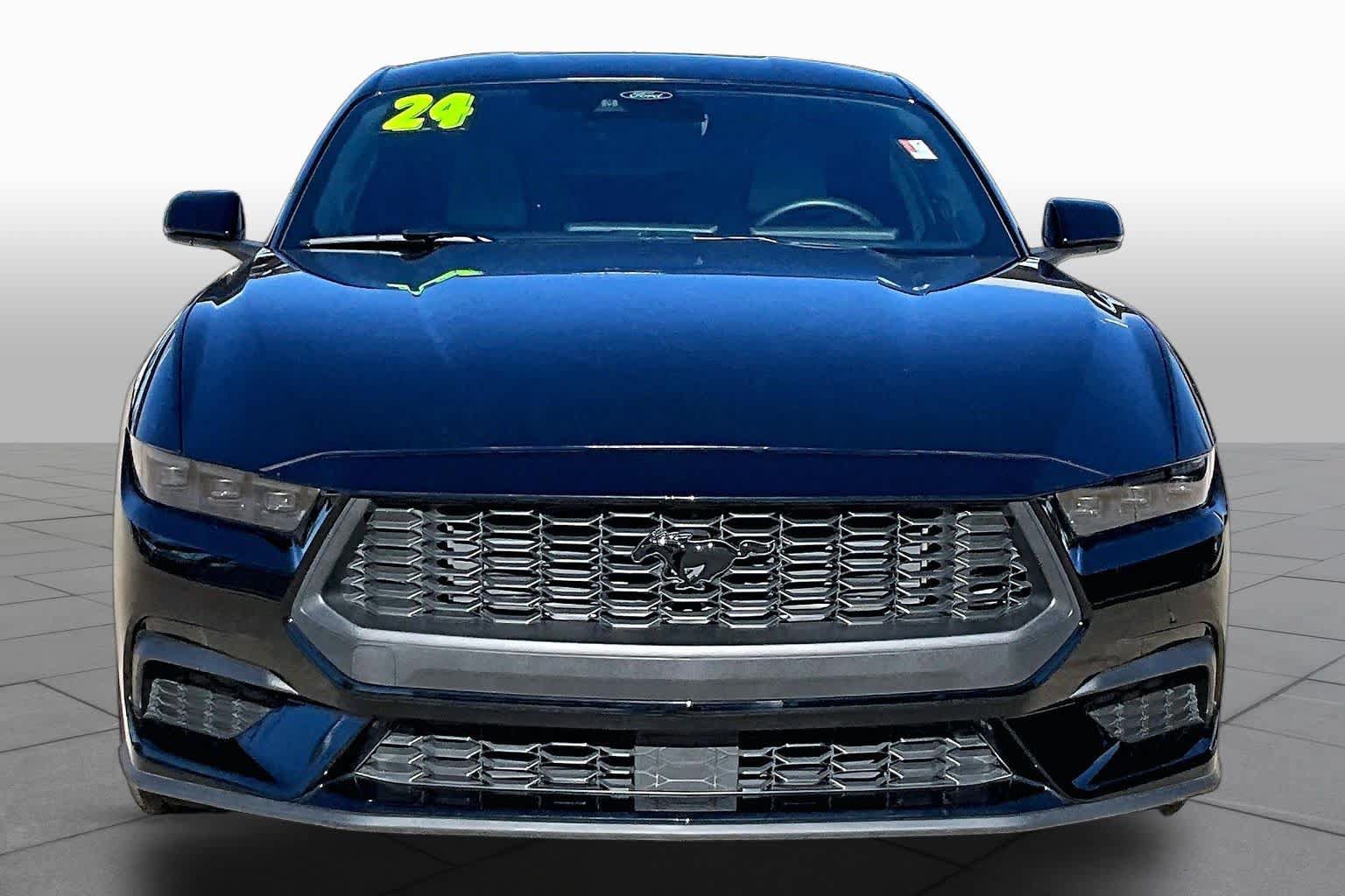 Used 2024 Ford Mustang Coupe RWD image 4