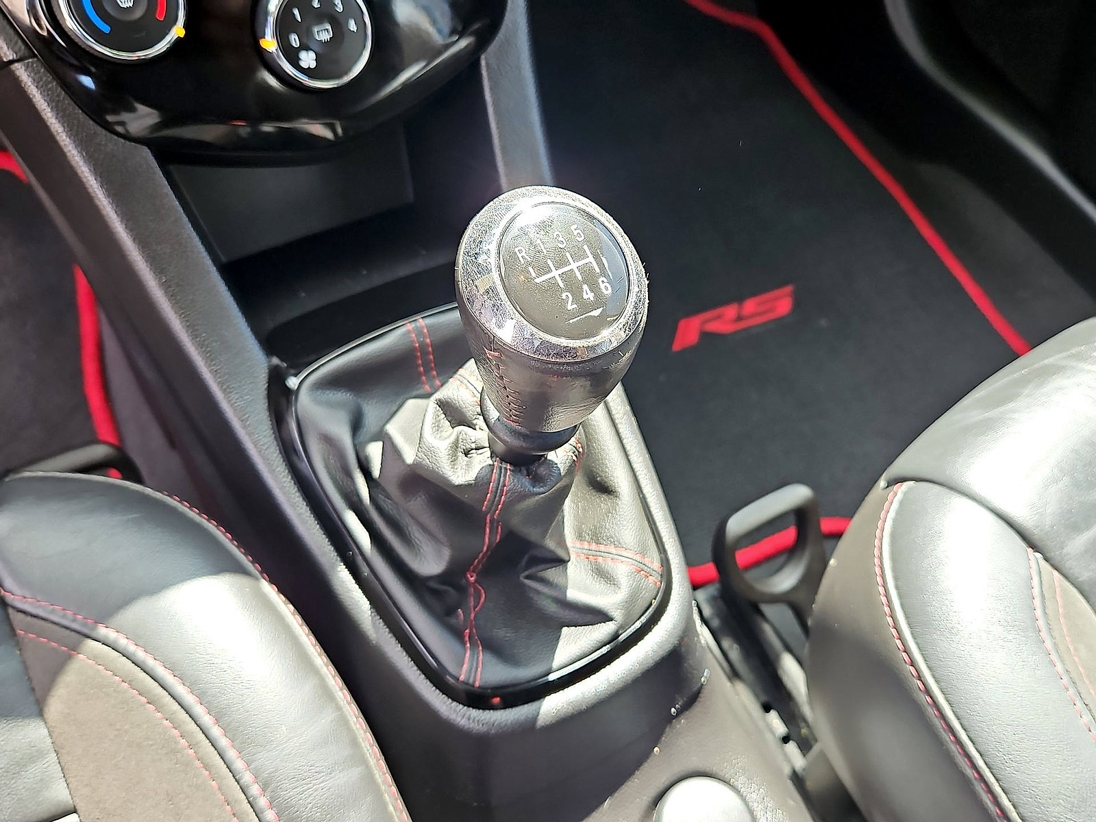Used 2015 Chevrolet Sonic RS w/ Advanced Safety Package FWD image 12