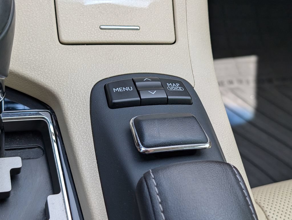 Used 2013 Lexus ES 300h w/ Luxury Pkg FWD image 26