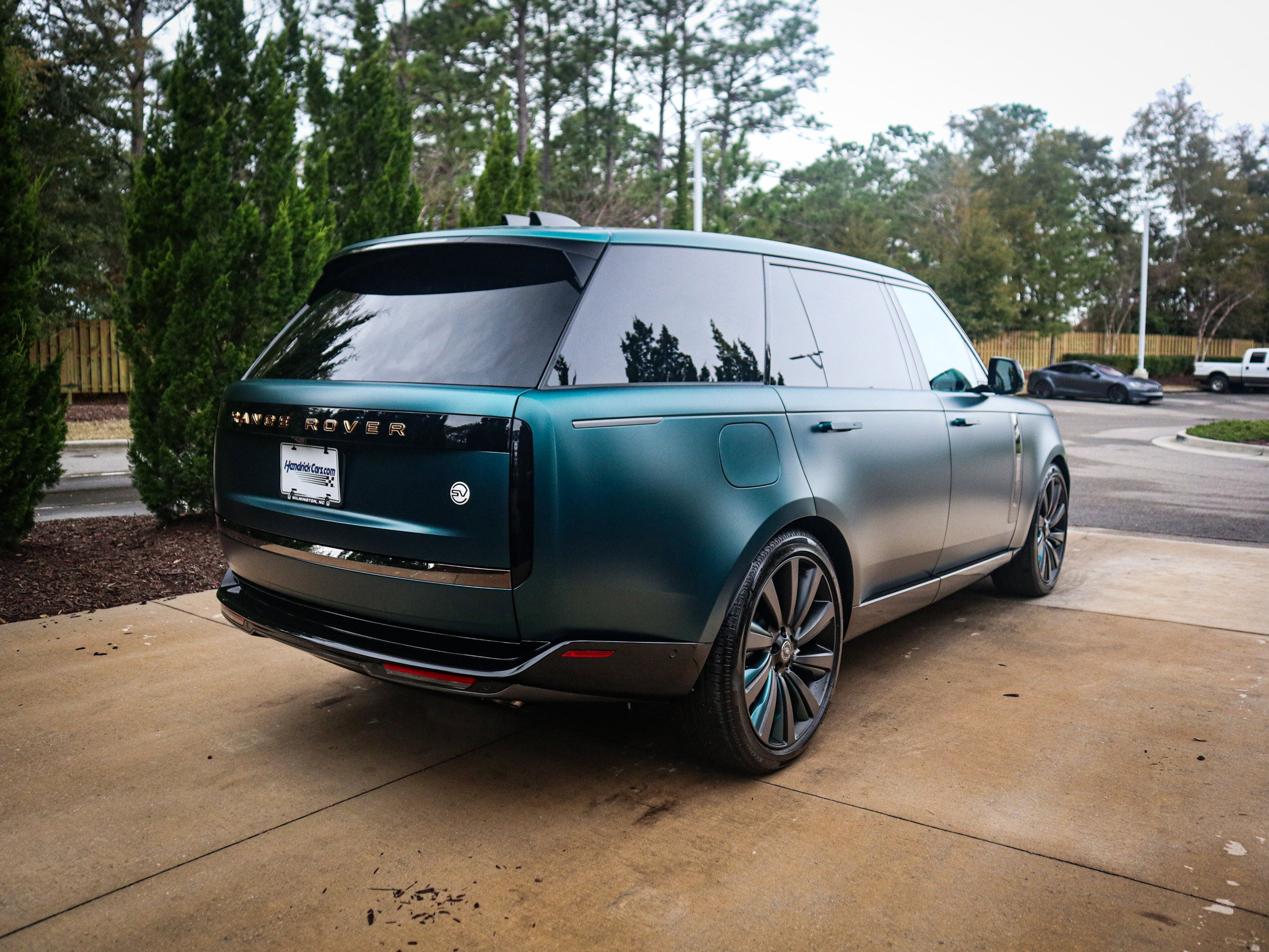 Used 2025 Land Rover Range Rover SV image 13