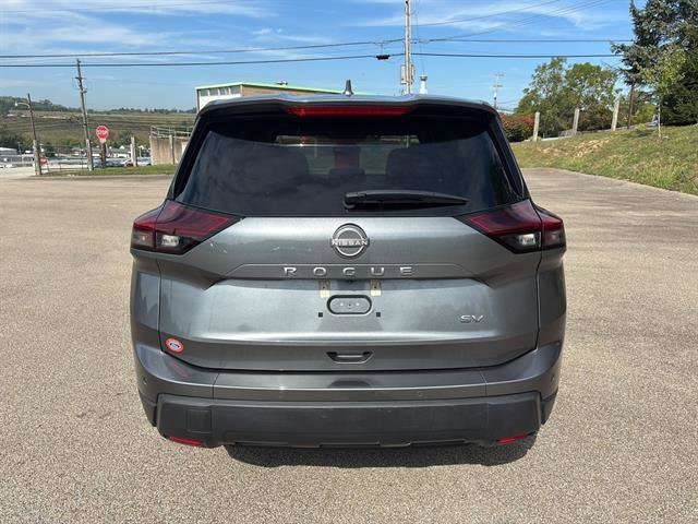 Used 2024 Nissan Rogue SV image 3