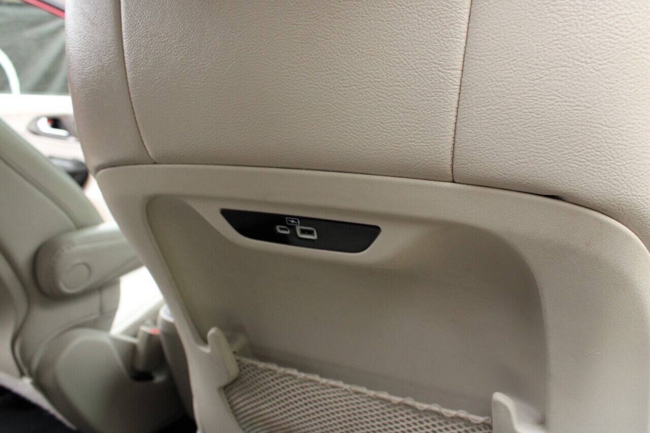 Used 2021 Chrysler Pacifica Touring-L FWD image 23