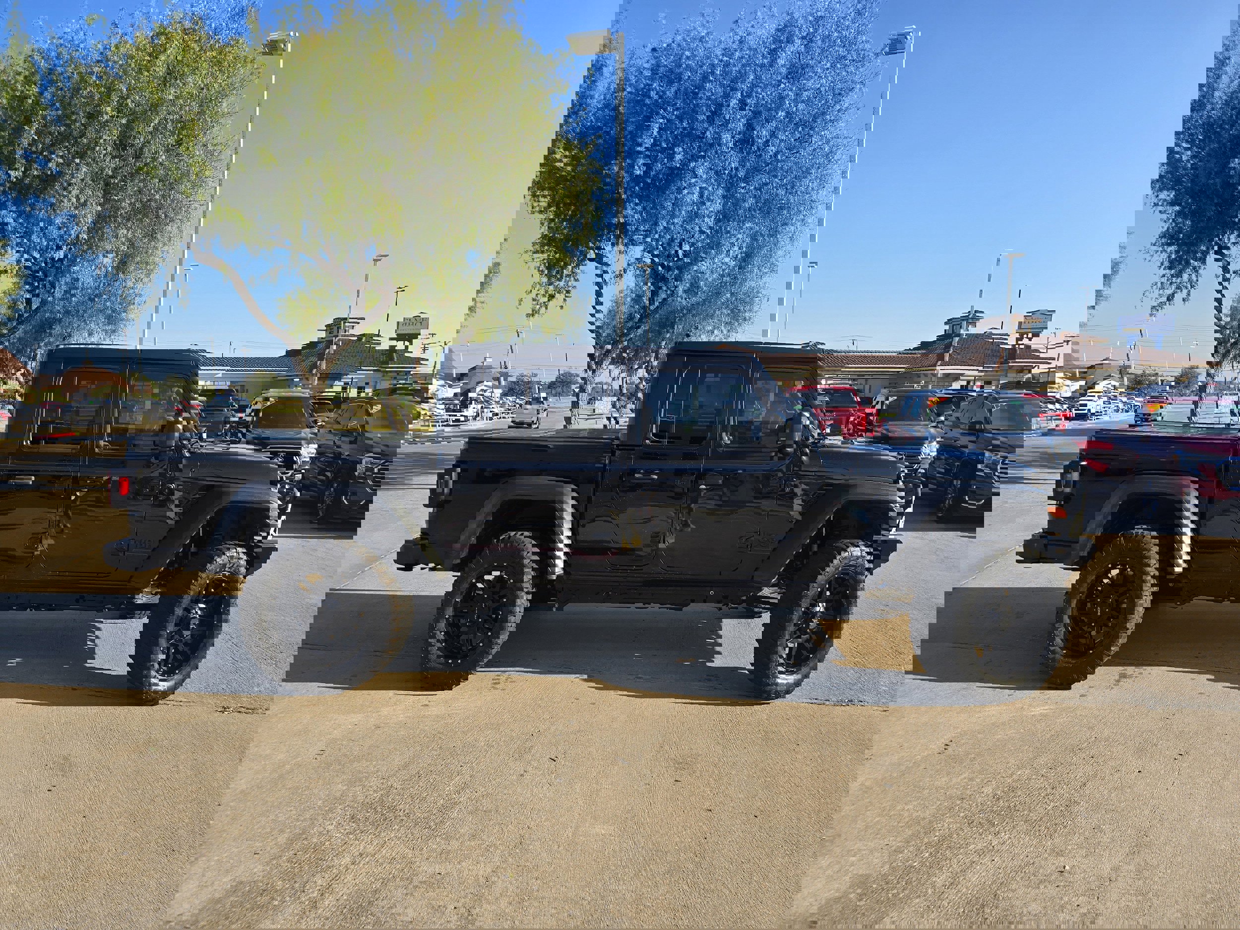 Used 2020 Jeep Gladiator Sport w/ Quick Order Package 24S image 2