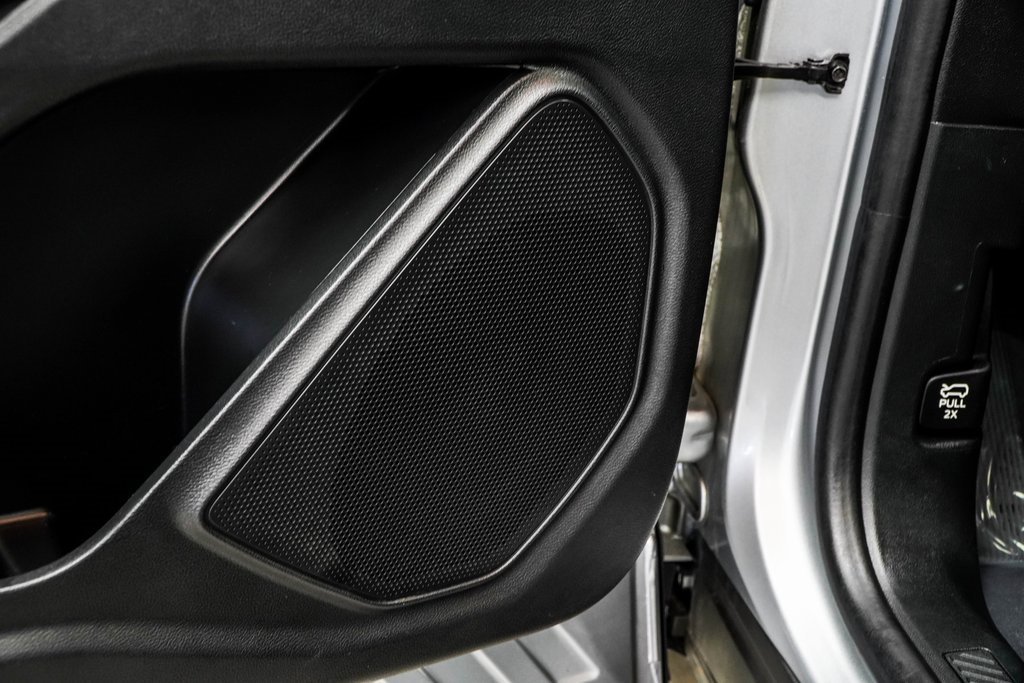 Used 2022 Ford Explorer XLT w/ Equipment Group 202A image 45