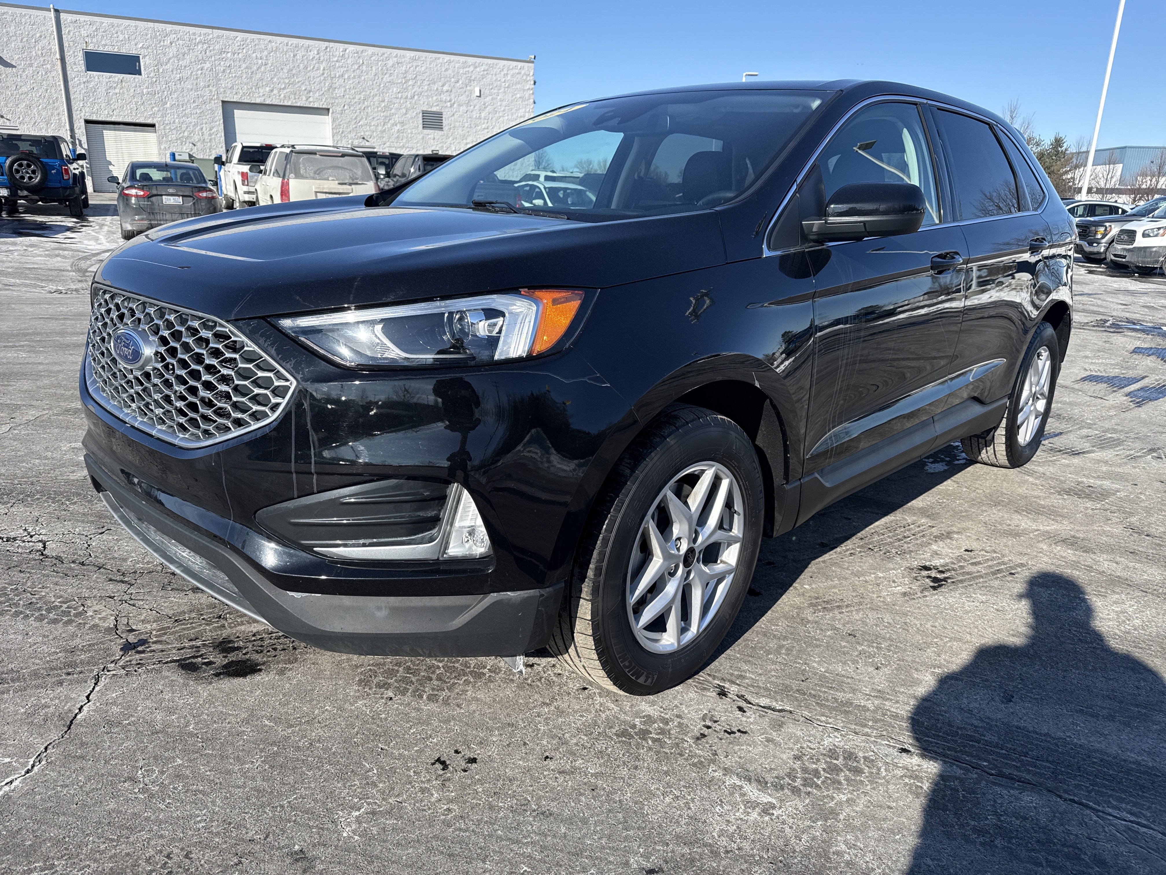 Used 2024 Ford Edge SEL w/ Convenience Package image 2