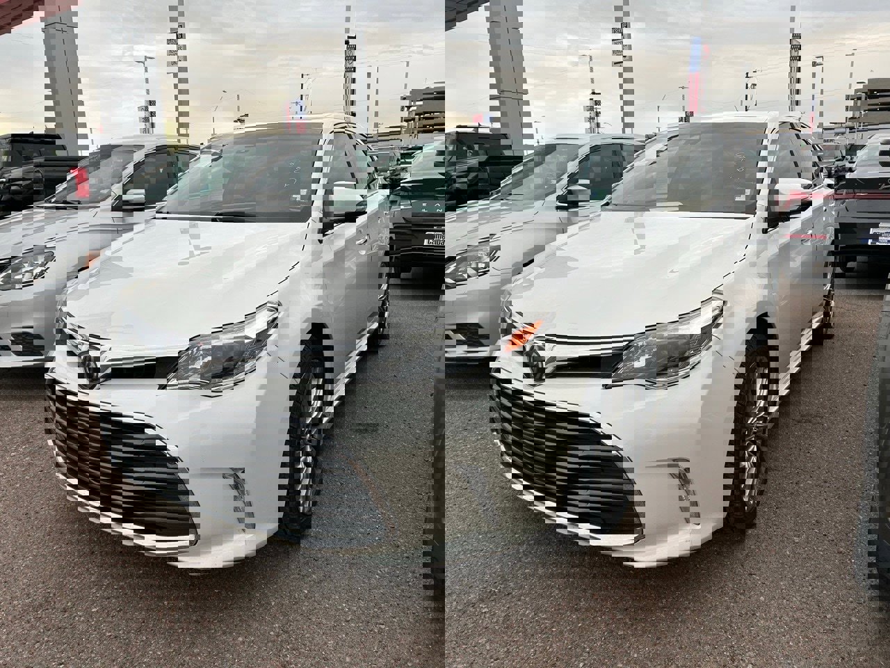 Used 2016 Toyota Avalon Limited image 3