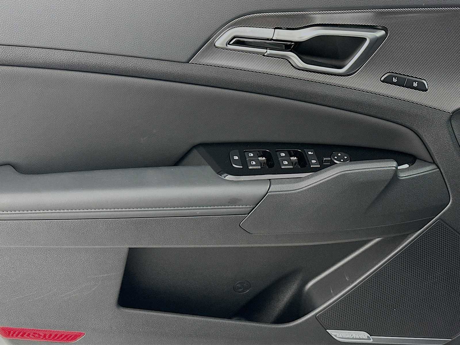 Used 2025 Kia Sportage SX image 17