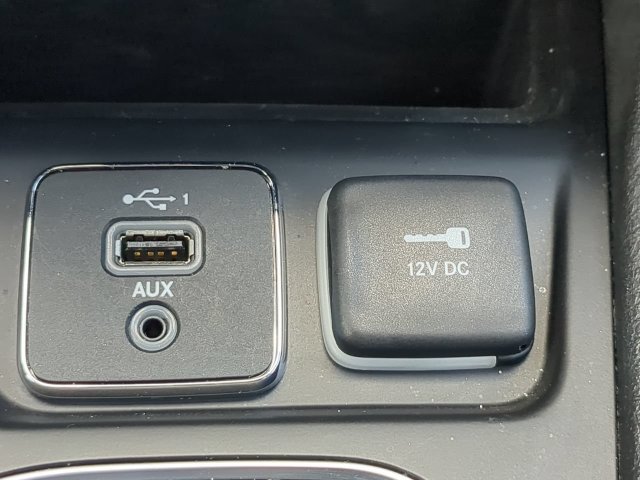 Used 2020 Jeep Cherokee Latitude FWD image 24