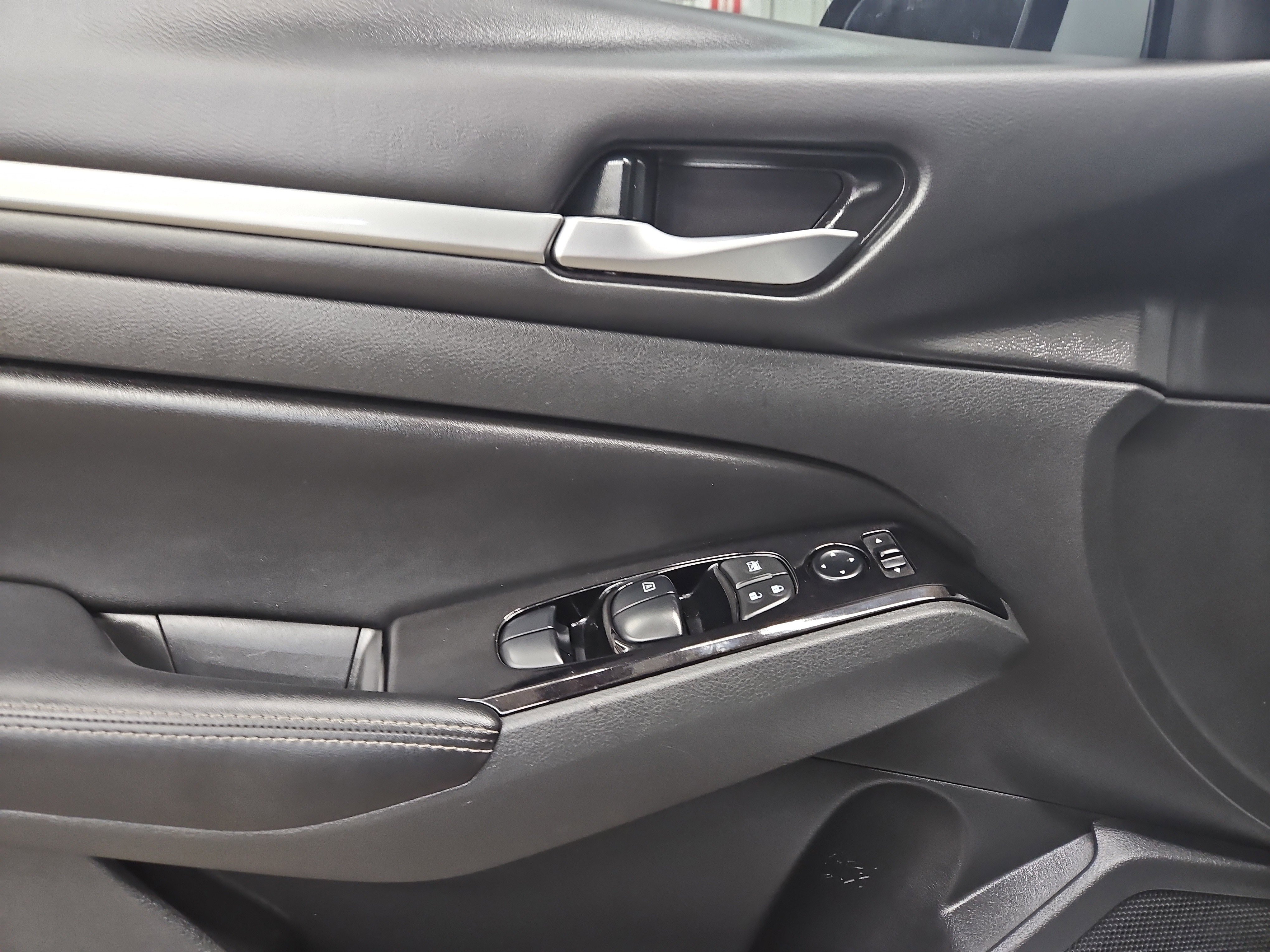 Used 2023 Nissan Altima 2.5 SV image 7