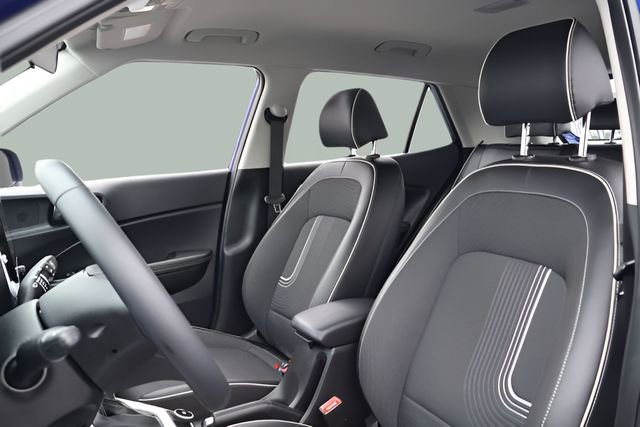 Used 2023 Hyundai Venue Limited w/ Cargo Package FWD image 12