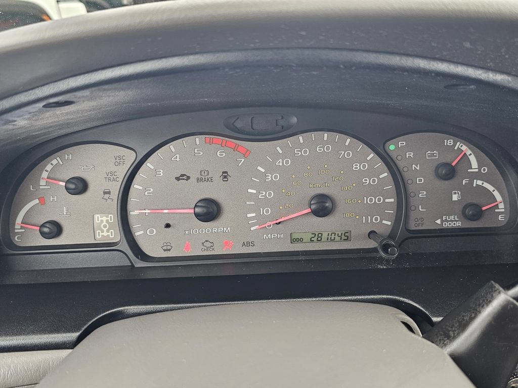 Used 2004 Toyota Sequoia SR5 AWD/4WD image 18