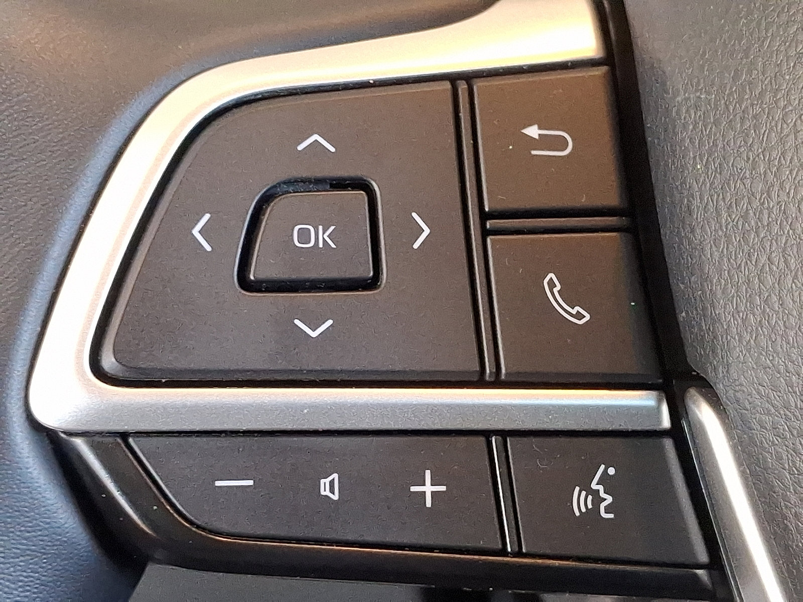 Certified 2025 Toyota Highlander XLE image 22