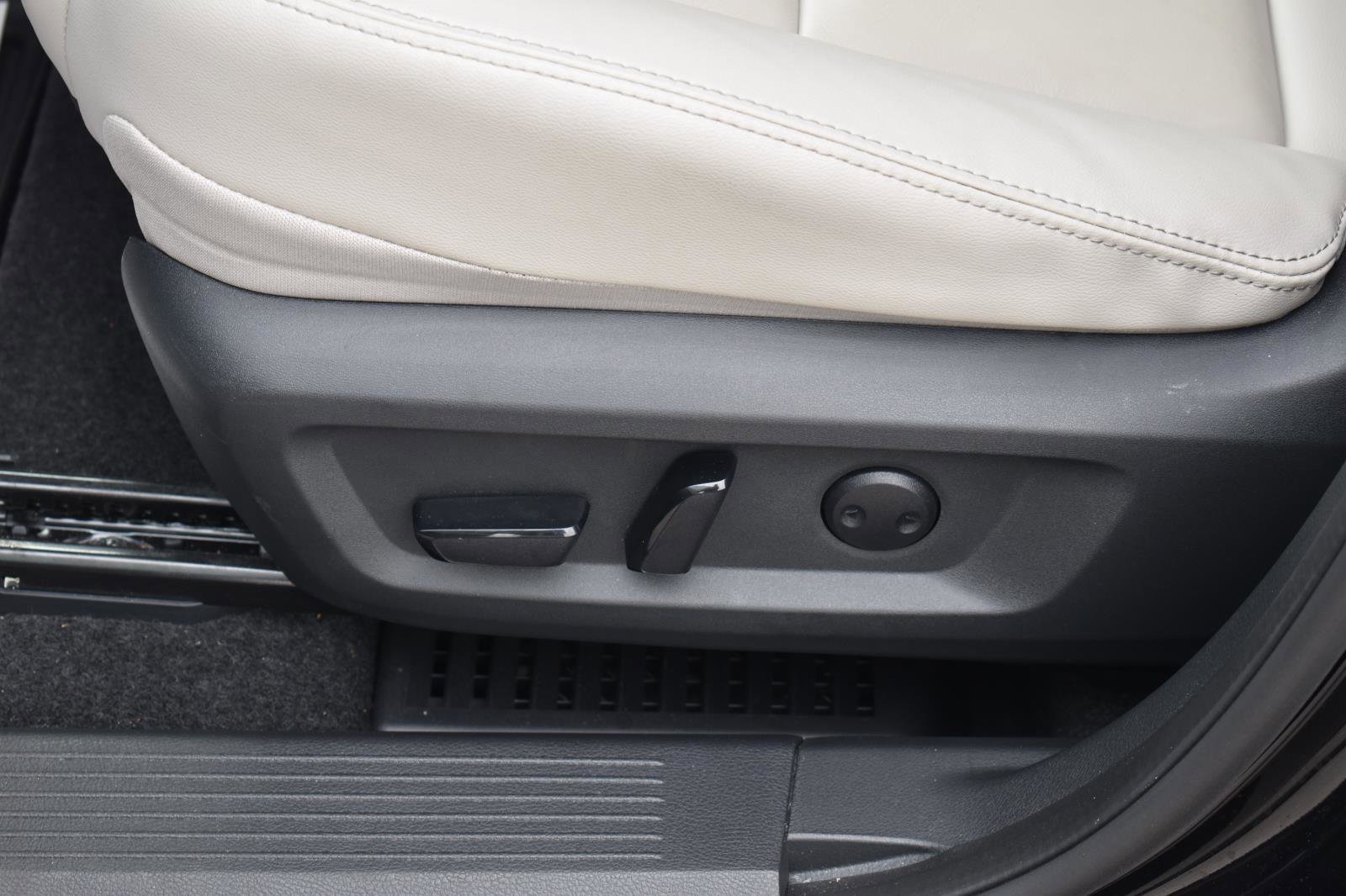 Used 2023 Nissan Rogue SL w/ SL Premium Package FWD image 27