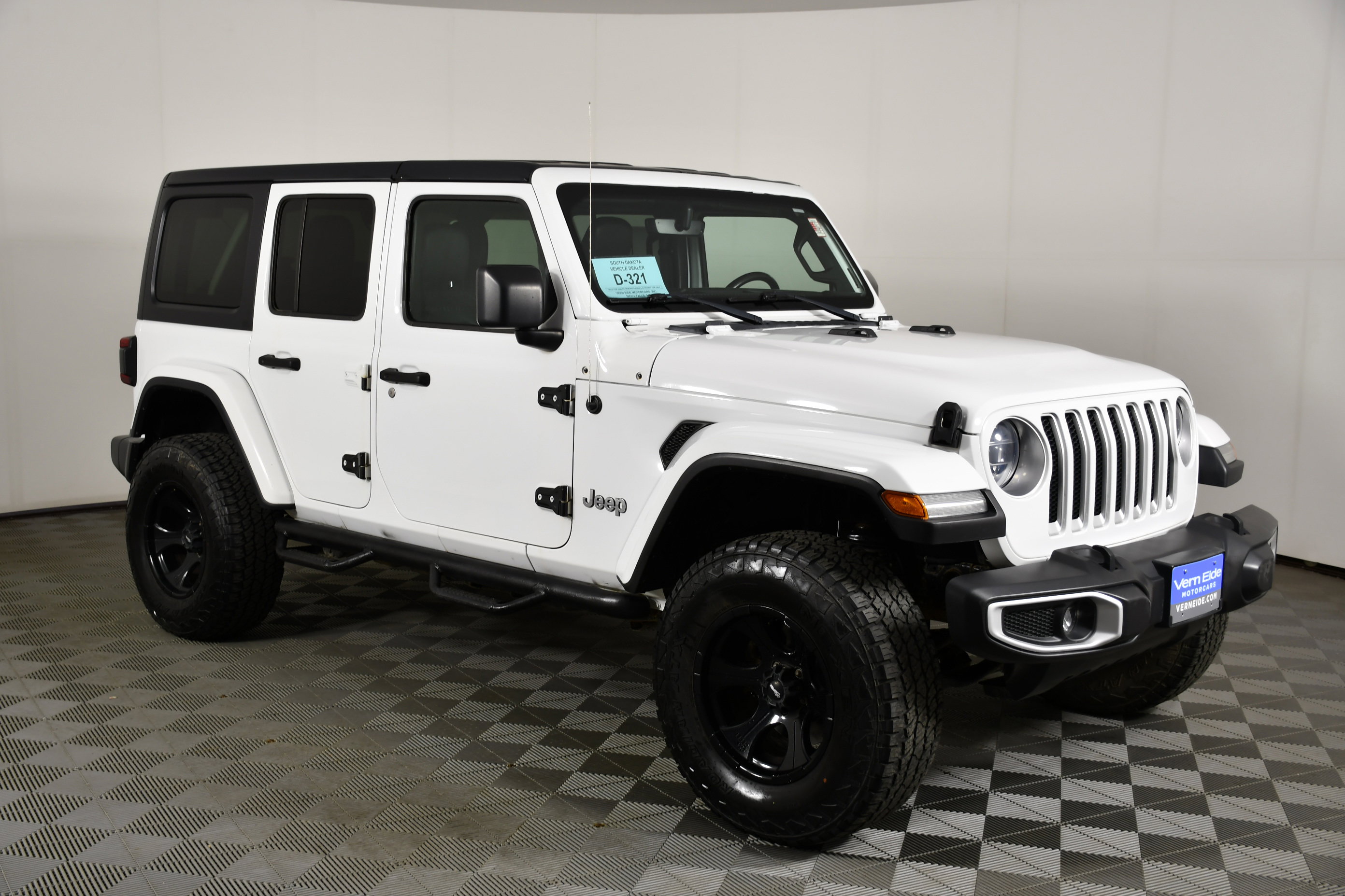 Used 2018 Jeep Wrangler Unlimited Sahara w/ Uconnect 4C Nav & Sound Group image 4