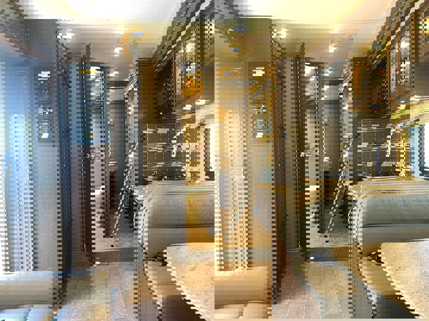 Used 2017 Ford E-450 and Econoline 450 Super Duty w/ Motorhome Prep Package RWD image 18