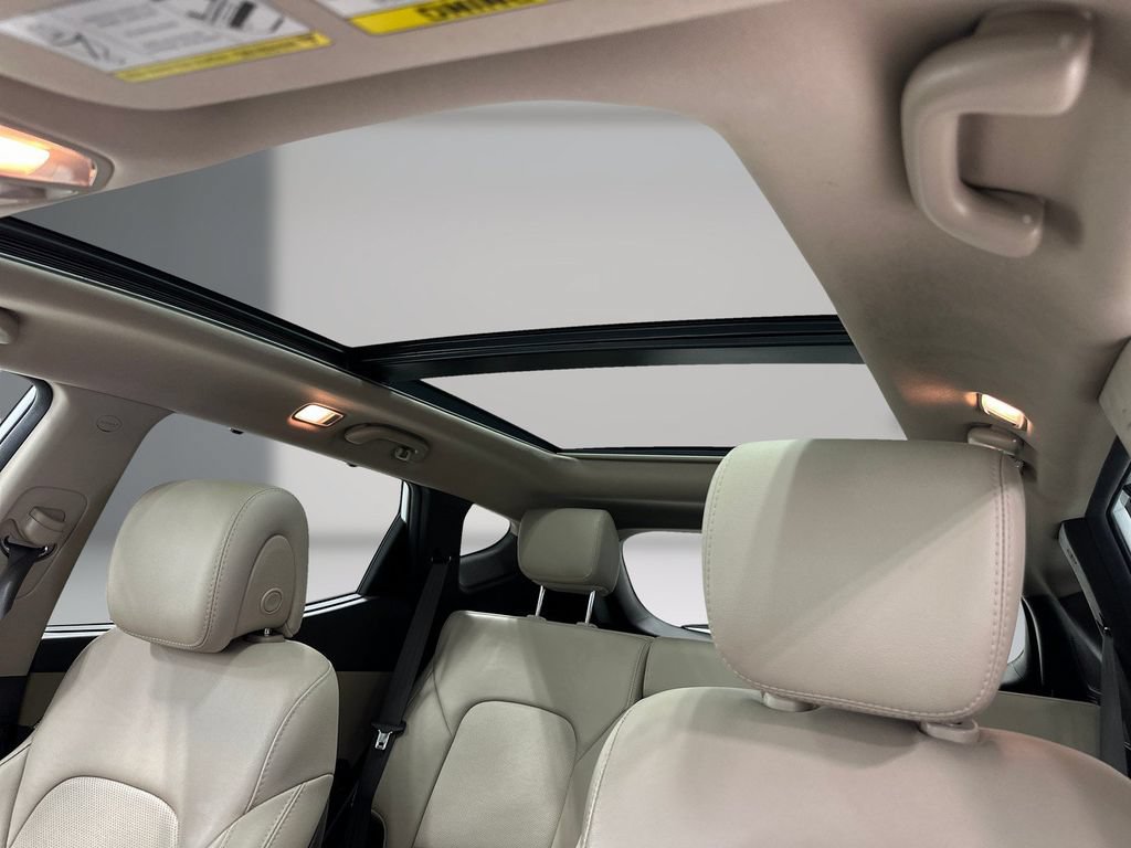 Used 2018 Hyundai Santa Fe Sport w/ 2.4L Tech Package 04 FWD image 17