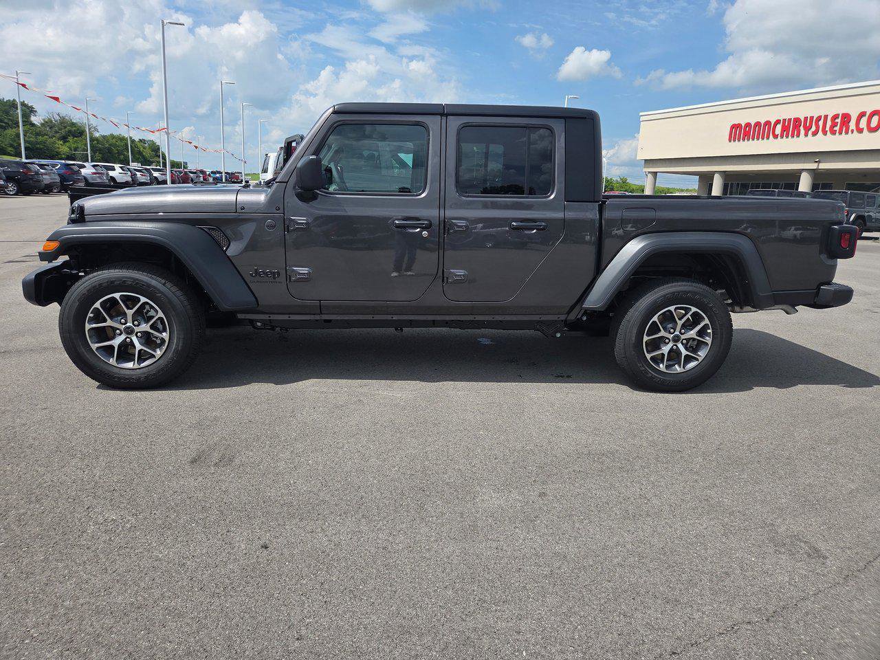 New 2025 Jeep Gladiator Sport S image 6