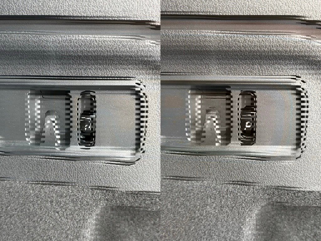 Used 2025 Mercedes-Benz GLC 350e 4MATIC image 34