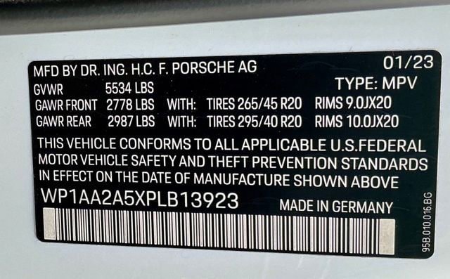 Used 2023 Porsche Macan AWD/4WD image 36