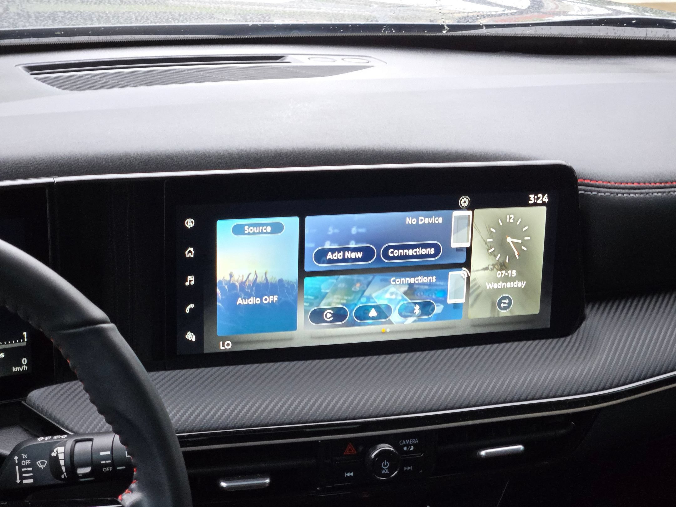 Certified 2025 Nissan Kicks SR FWD image 16