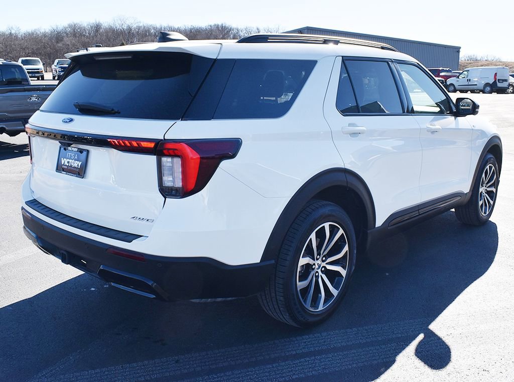 Used 2025 Ford Explorer ST-Line AWD/4WD image 16