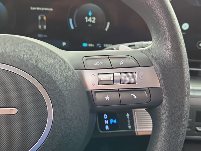 Used 2025 Hyundai Kona SE image 25