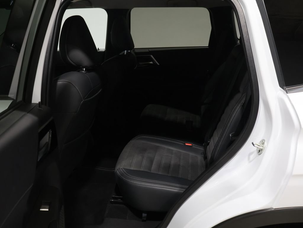 Used 2024 Mitsubishi Outlander SE image 18