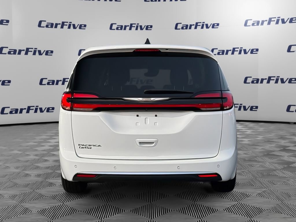 Used 2024 Chrysler Pacifica Touring-L image 4