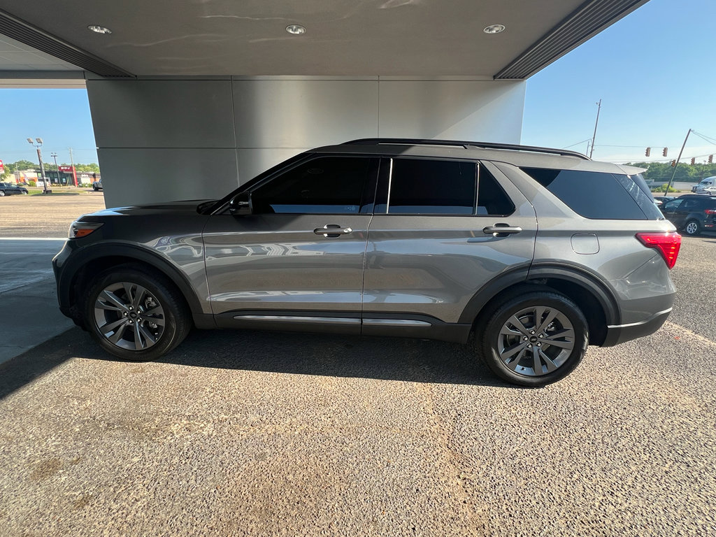 Used 2023 Ford Explorer XLT w/ Equipment Group 202A RWD image 6