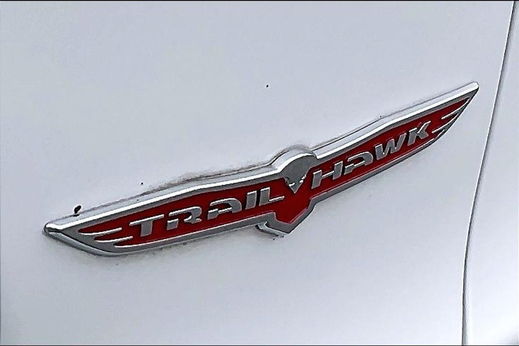 Used 2021 Jeep Cherokee Trailhawk AWD/4WD image 27