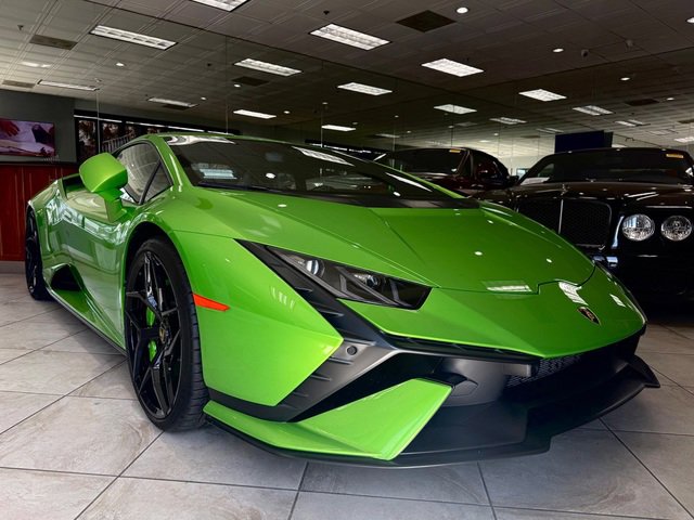 Used 2023 Lamborghini Huracan Tecnica image 1