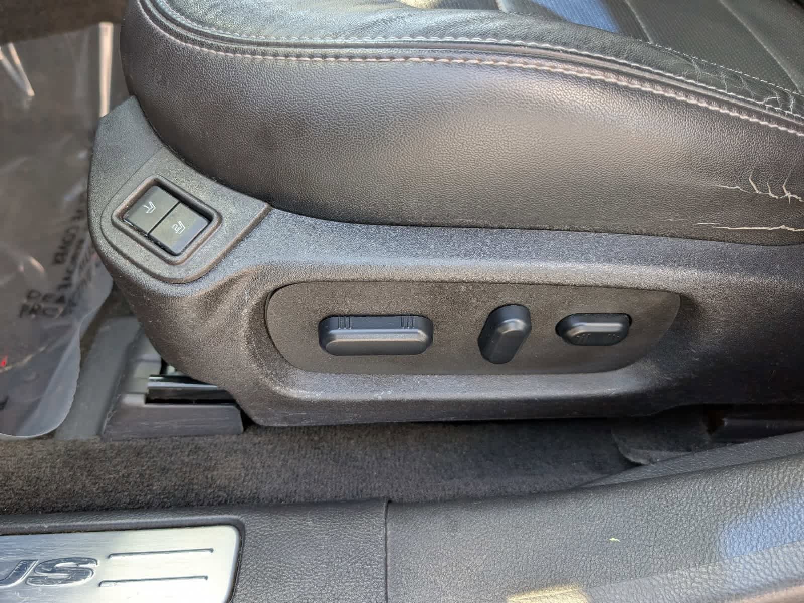 Used 2015 Ford Taurus Limited w/ Equipment Group 301A FWD image 19