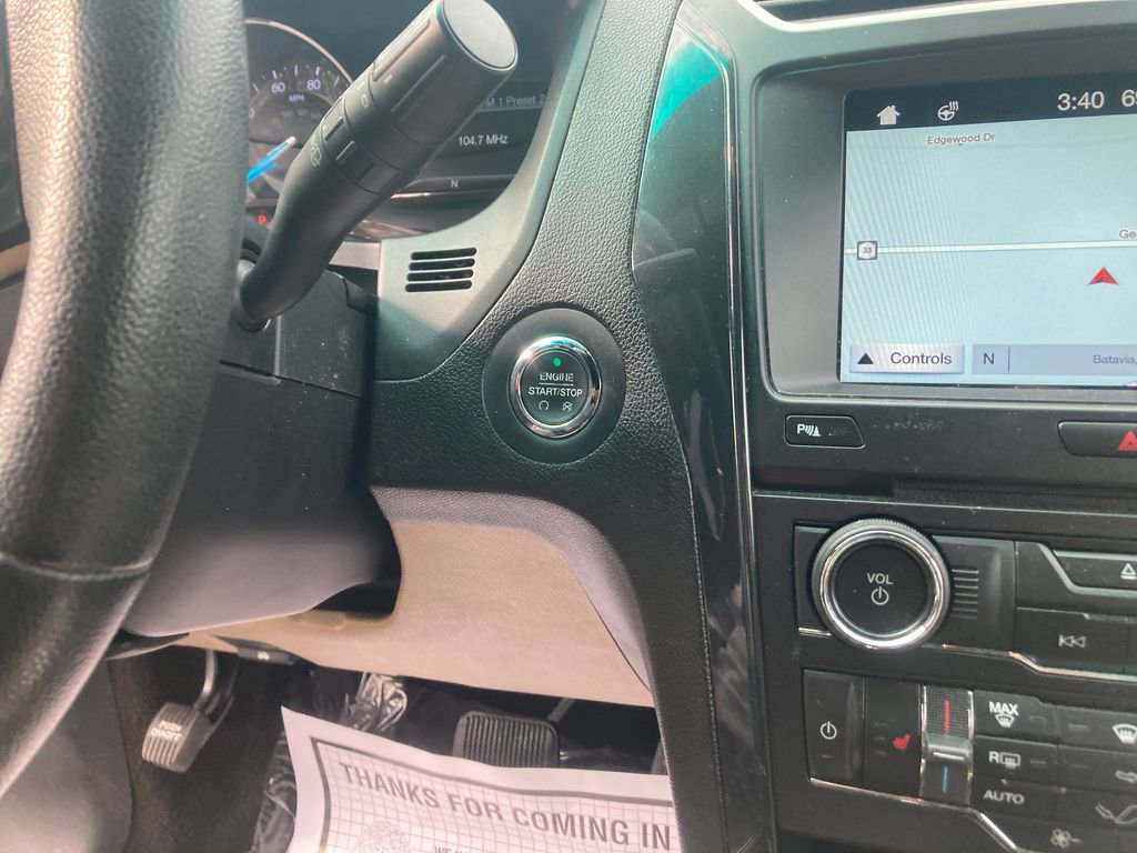 Used 2017 Ford Explorer XLT w/ Equipment Group 202A AWD/4WD image 22