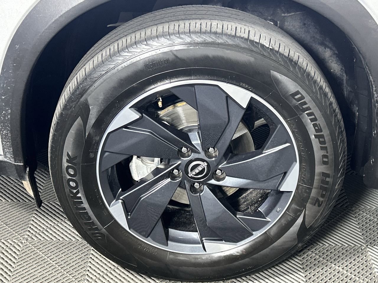 Used 2025 Nissan Rogue SV AWD/4WD image 9