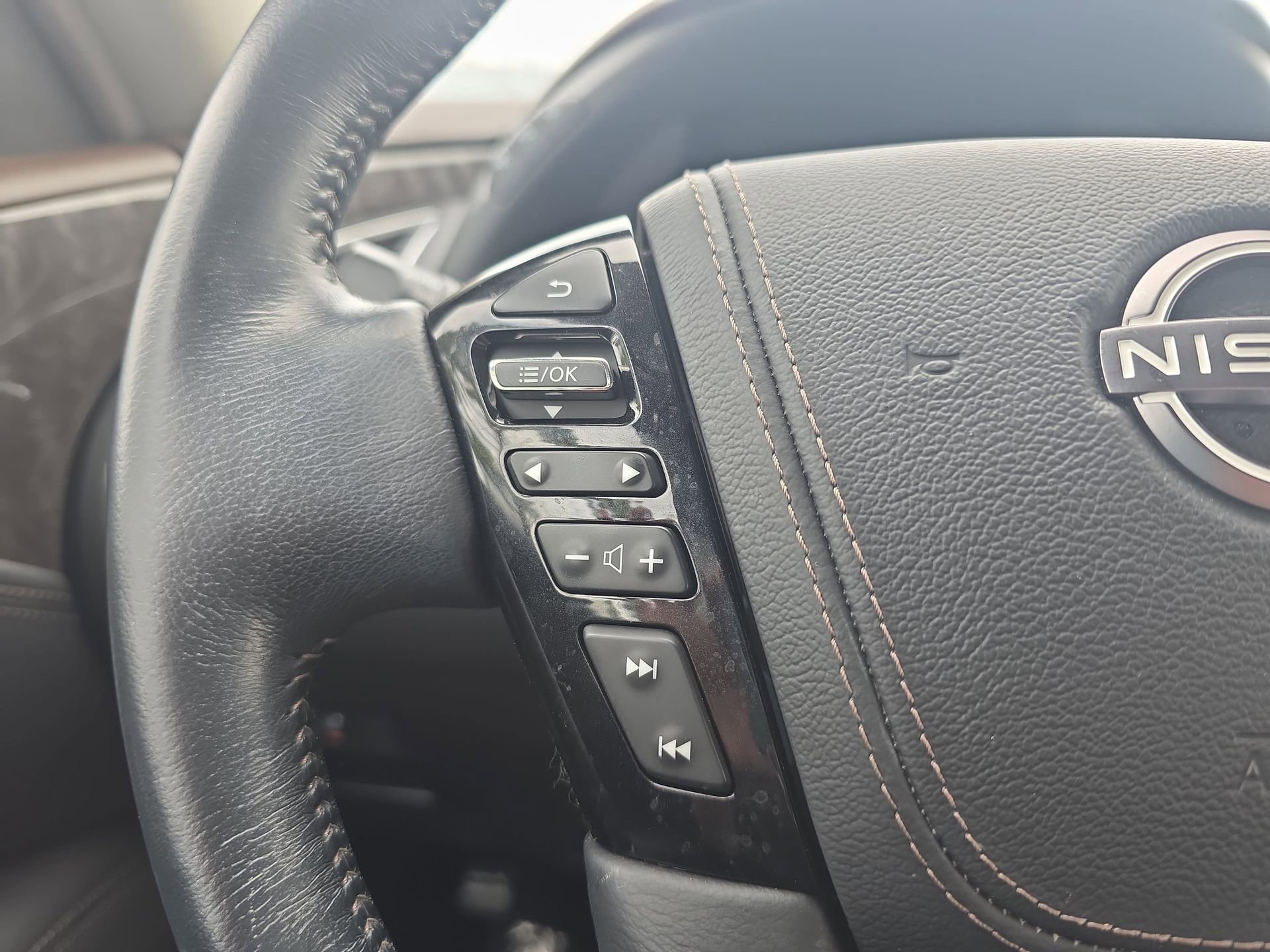 Used 2023 Nissan Armada Platinum w/ Captain's Chairs Package AWD/4WD image 17