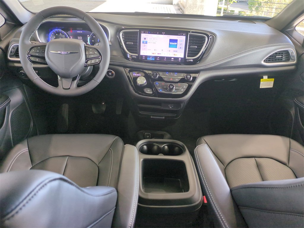 New 2026 Chrysler Pacifica Select image 16