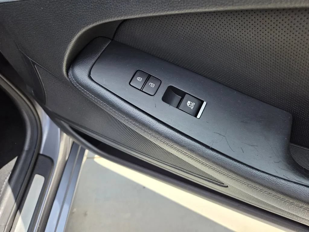 Used 2016 Hyundai Genesis 3.8 RWD image 22