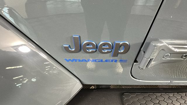 Used 2024 Jeep Wrangler Unlimited w/ Convenience Group AWD/4WD image 9