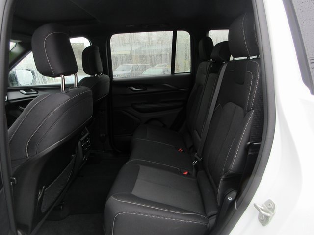 Used 2024 Jeep Grand Cherokee Laredo X w/ Luxury Tech Group I image 25